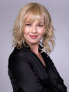 Model is wearing BIRMINGHAM in color BUTTER CREAM BLONDE | Golden Blonde with light blonde highlights