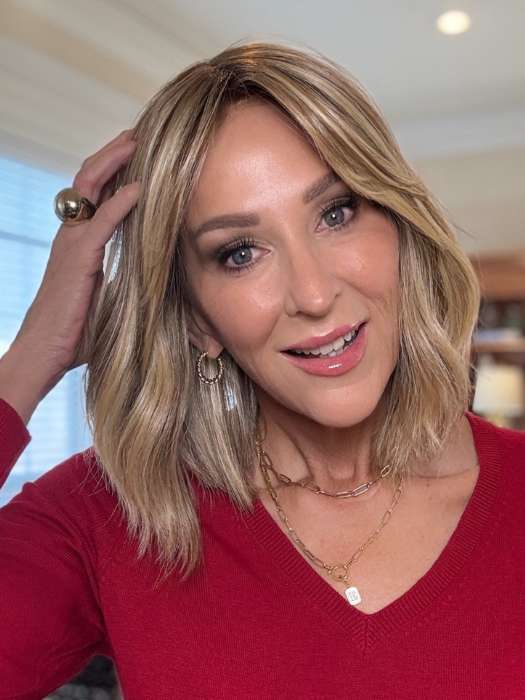 Eileen @crazywiglady is wearing HOLLIE by JON RENAU in shade 12FS12 MALIBU BLONDE | Light Gold Brown, Light Natural Gold Blonde, Pale Natural Gold-Blonde Blend, Shaded with Light Gold Brown
