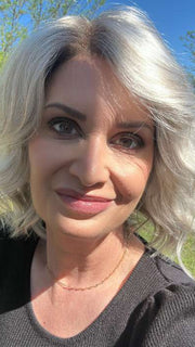 Emily H. @she_sheds_more wearing JANUARY (HAND TIED) by JON RENAU in color FS17/101S18 PALM SPRINGS BLONDE | Light Ash Blonde with Pure White Natural Violet Bold Highlights, Shaded with Dark Natural Ash Blonde