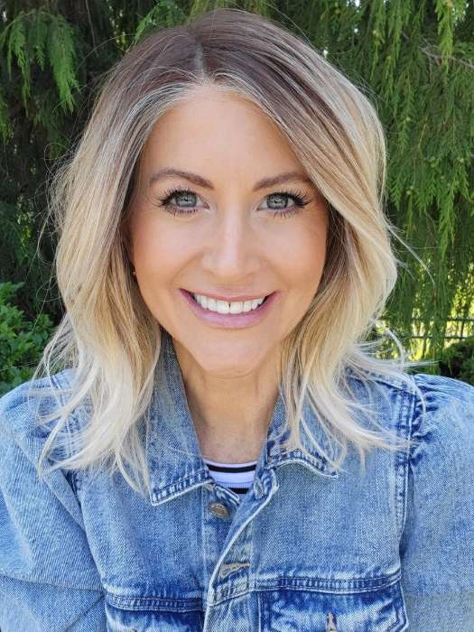 Natalie Gray @vanish.into.thin.hair is wearing DAZZLING WAVES by RENE OF PARIS in shade MELTED MARSHMALLOW | Subtly Warm Dark Sandy Blonde Blend with Medium Brown Roots and Light Ash Blonde Tips and Highlights 