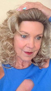 Susan @an_affair_with_hair wearing JESSICA by ESTETICA in color RH1488RT8 | Dark Blonde with Lightest Blonde Highlights and Golden Brown Roots