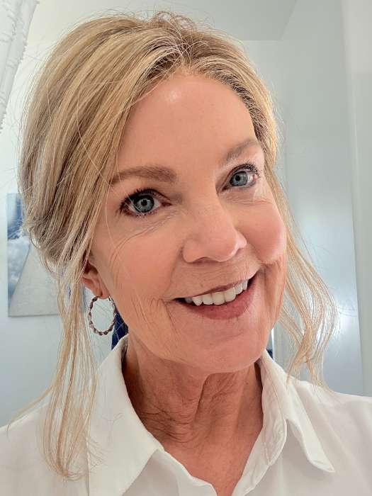 Susan @an_affair_with_hair wearing CHARLOTTE by ENVY BY ALAN EATON in color GOLDEN NUTMEG | Medium Brown roots with overall Warm Cinnamon base and Golden Blonde Highlights