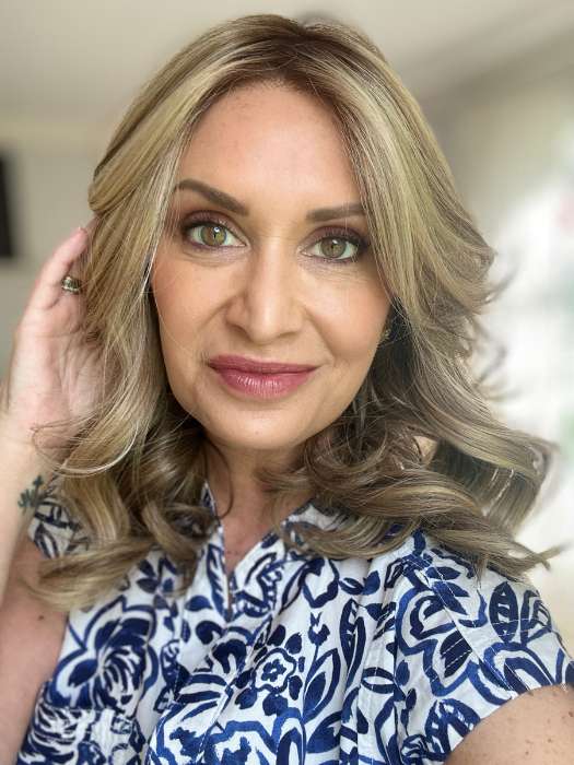 Emily H. @she_sheds_more wearing AURORA by JON RENAU in color 12FS12 MALIBU BLONDE | Light Gold Brown, Light Natural Gold Blonde, Pale Natural Gold-Blonde Blend, Shaded with Light Gold Brown