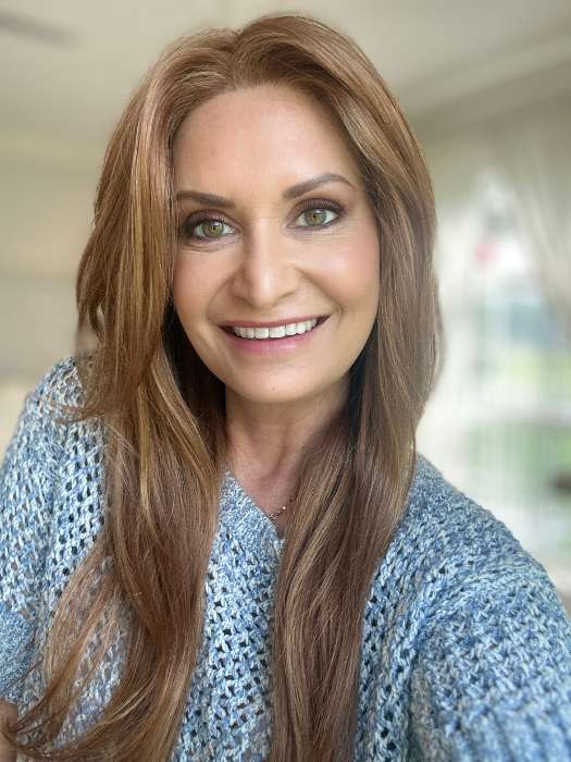 Emily H. @she_sheds_more wearing ZARA LITE by JON RENAU in color 27MB STRAWBERRY SHORTCAKE | Dark Red-Gold Blonde