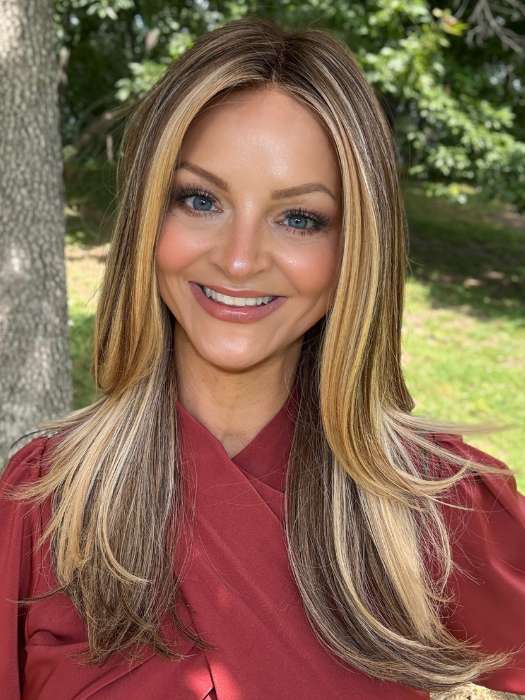 Sandy @i_be_wiggin wearing LEADING EDGE by TRESSALLURE in color EL17/23/R8 | Pale Auburn Beige Blonde Blend, Rooted Medium Brown, Highlighted Light Blonde with face framimg highlights