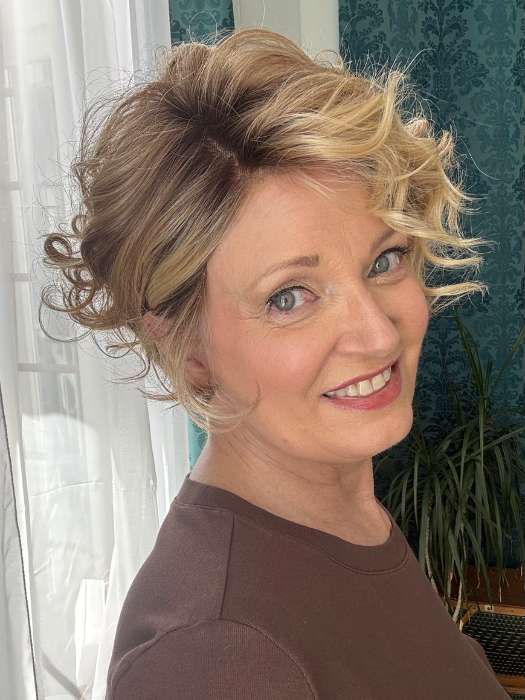 Mel B. @mels.be.ageless wearing TWISTED PIXIE by TRESSALLURE in color EL14/26/10 | Warm red brunette blended with cool gold blonde, highlighted with gold blonde rooted medium brown