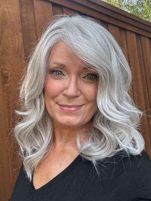 Mel B. @mels.be.ageless is wearing LAGUNA BEACH by BELLETRESS in OYSTER GRAY | A mixture of Lightest Gray and a hint of White