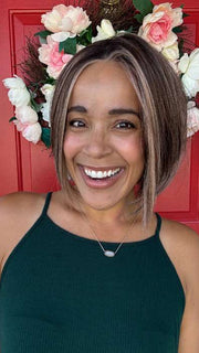 Brea Dailies @getwiggywithbrea is wearing DUA by ELLEN WILLE in CHOCOLATE FROSTED | Warm, luxurious, and full of depth —this shade is perfect for a multi -dimensional, polished finish