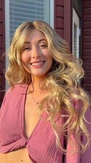 Steph @wigswithsteph is wearing DOWN TIME by RAQUEL WELCH in SS14/88 GOLDEN WHEAT | Dark Blonde Evenly Blended with Pale Blonde Highlights and Dark Roots