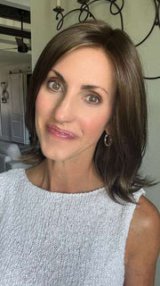 Lisa Mullins @beautifulyouwigreviews is wearing KARLIE by JON RENAU in 8RH14 MOUSSE CAKE | Medium Brown with 33% Medium Natural Blonde Highlights
