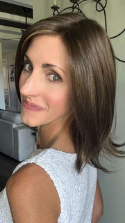 Lisa Mullins @beautifulyouwigreviews is wearing KARLIE by JON RENAU in 8RH14 MOUSSE CAKE | Medium Brown with 33% Medium Natural Blonde Highlights