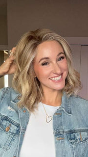 Carlyn @carlynwilson84 is wearing SIMMER ELITE by RAQUEL WELCH in RL16/21SS SHADED SAND | Light Blonde shaded with Medium Brown