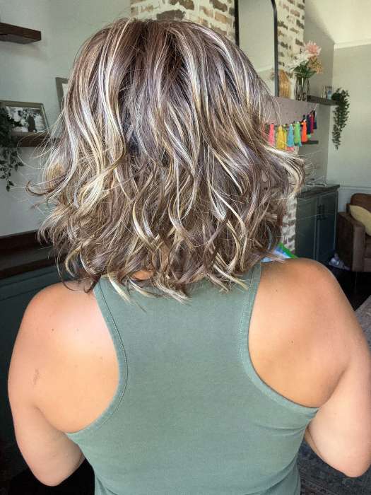 Model is wearing BRIGHTON by ESTETICA in color CKISSRT4 | Golden Brown with Copper Blonde Highlights and Dark Brown Roots