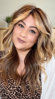 Kendra @_kendradarling_ wearing CALIFORNIA BEACH WAVES by TRESSALLURE in color EL17/23/R8 | Pale Auburn Beige Blonde Blend, Rooted Medium Brown, Highlighted Light Blonde with face framing highlights