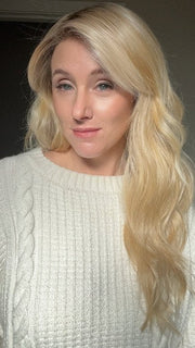 Carlyn @carlynwilson84 wearing CALIFORNIA BEACH WAVES by TRESSALLURE in color 24/102/R12 | Gold Blonde with Platinum highlights with Gold Brown roots