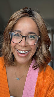 Brea @getwiggywithbrea wearing CHARLOTTE by ENVY in color CINNAMON TOFFEE | Neutral to Warm Light Brown with Dark Brown Roots