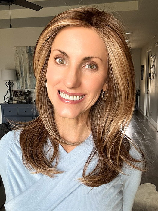 Lisa Mullins @beautifulyouwigreviews wearing CHARMING by TRESSALLURE in color 17/23/R8 | Beige Blonde and Auburn Blended with Medium Brown Roots