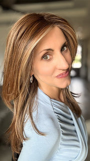 Lisa Mullins @beautifulyouwigreviews wearing CHARMING by TRESSALLURE in color 17/23/R8 | Beige Blonde and Auburn Blended with Medium Brown Roots