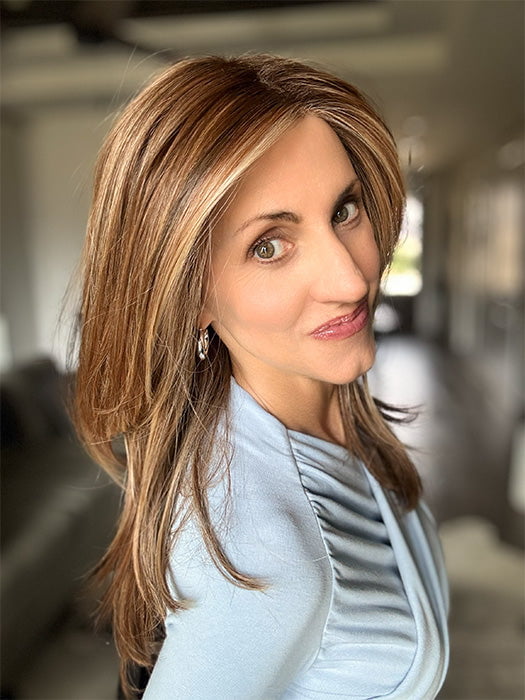 Lisa Mullins @beautifulyouwigreviews wearing CHARMING by TRESSALLURE in color 17/23/R8 | Beige Blonde and Auburn Blended with Medium Brown Roots