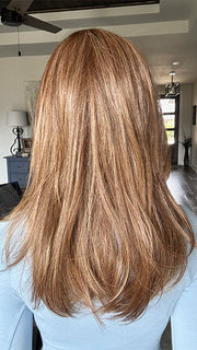 Lisa Mullins @beautifulyouwigreviews wearing CHARMING by TRESSALLURE in color 17/23/R8 | Beige Blonde and Auburn Blended with Medium Brown Roots