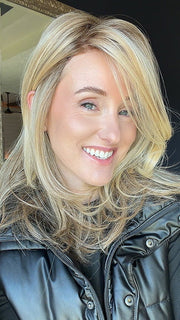 Carlyn @carlynwilson84 wearing DREW by JON RENAU in color 12FS12 MALIBU BLONDE | LIght Gold Brown, Light Natural Gold Blonde, Pale Natural Gold-Blonde Blend, Shaded with Light Gold Brown