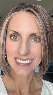 Lisa Mullins @beautifulyouwigreviews wearing DUA by ELLEN WILLE in color CHOCOLATE FROSTED | Warm, luxurious, and full of depth —this shade is perfect for a multi -dimensional, polished finish.