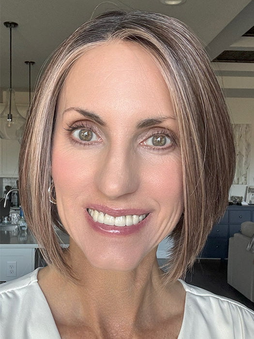 Lisa Mullins @beautifulyouwigreviews wearing DUA by ELLEN WILLE in color CHOCOLATE FROSTED | Warm, luxurious, and full of depth —this shade is perfect for a multi -dimensional, polished finish.