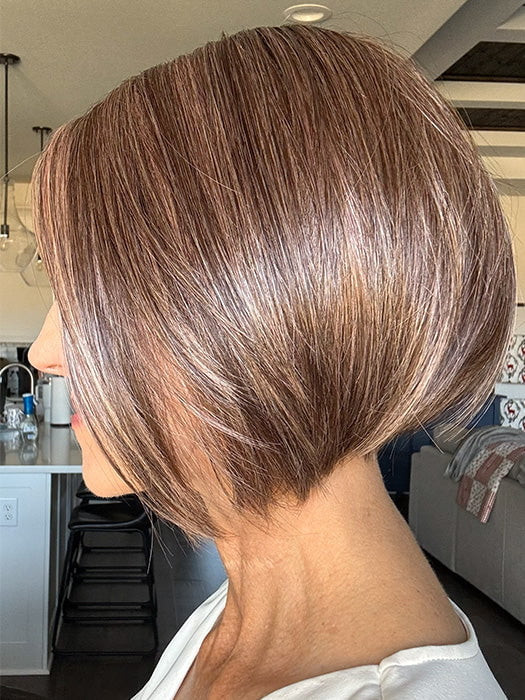 Lisa Mullins @beautifulyouwigreviews wearing DUA by ELLEN WILLE in color CHOCOLATE FROSTED | Warm, luxurious, and full of depth —this shade is perfect for a multi -dimensional, polished finish.