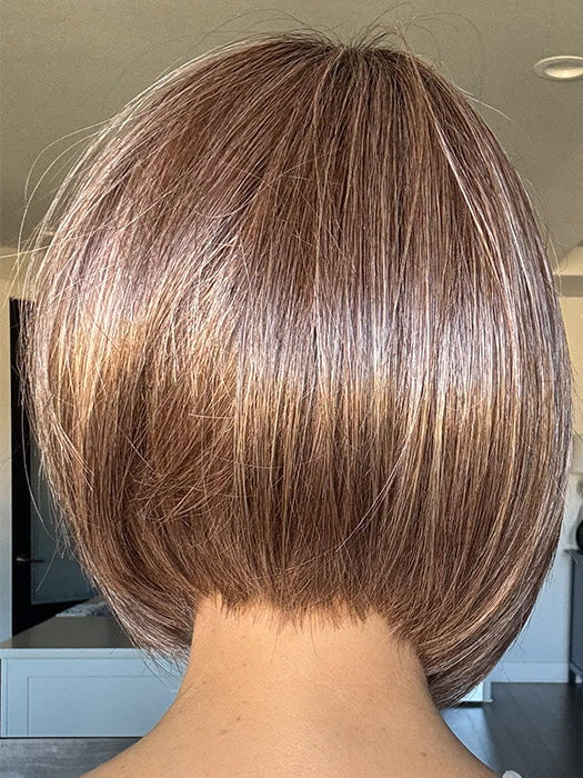 Lisa Mullins @beautifulyouwigreviews wearing DUA by ELLEN WILLE in color CHOCOLATE FROSTED | Warm, luxurious, and full of depth —this shade is perfect for a multi -dimensional, polished finish.