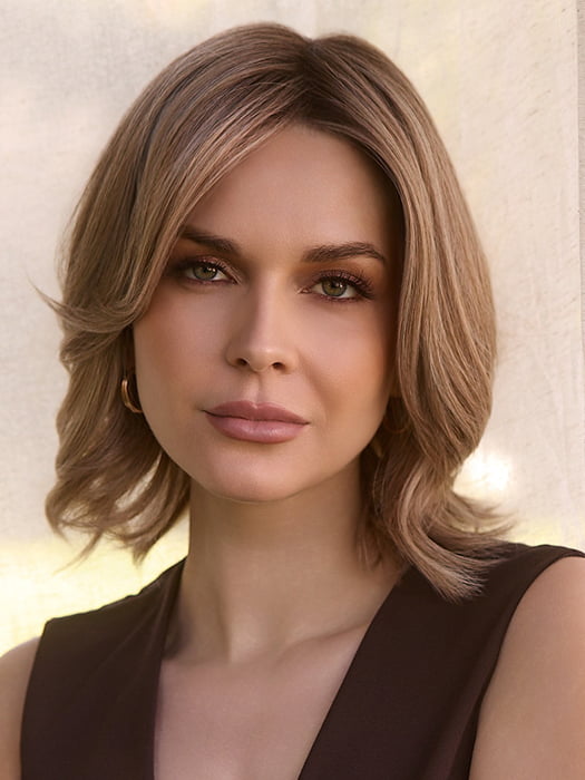 Model is wearing FARREN by AMORE in color SANDY-BEIGE-BLOND-R | Carefully placed shades of dark sandy blonde and light neutral blonde with medium root tone for added depth.  