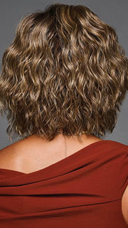 GF11-25SS HONEY PECAN | Chestnut Brown base blends into multi-dimensional tones of Brown and Golden Blonde