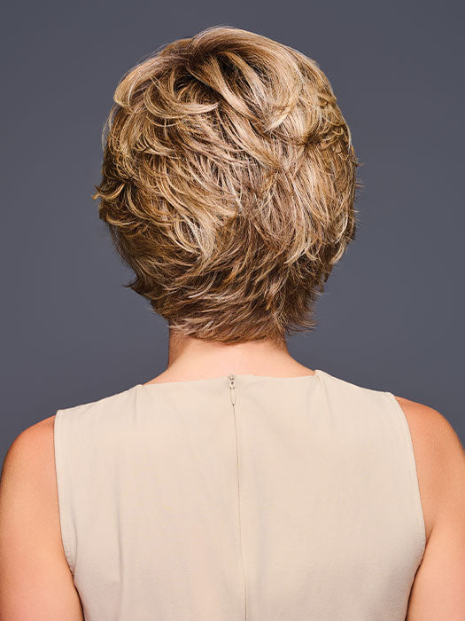 Model is wearing EDGE FACTOR by GABOR in color GF9-24SS SS ICED CAFE LATTE | Dark Brown shaded with Golden Brown