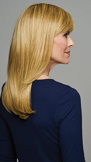 Model is wearing REVERLY by GABOR in color SS-MEDIUM-BLONDE | Medium Blonde with Warm Highlights & Dark Brown 