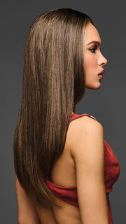 Model is wearing R829S GLAZED HAZELNUT | Medium Brown with Ginger Highlights