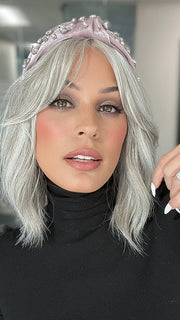 Roxie is wearing HOLLIE by JON RENAU in shade 56F51 OYSTER | Light Grey with 20% Medium Brown Front, graduating to Grey with 30% Medium Brown Nape (headband not included)