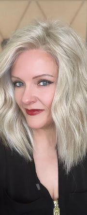 Marcie Mertz @wig.obsessed wearing BIG SPENDER by RAQUEL WELCH WIGS in color RL19/23 BISCUIT | Light Ash Blonde Evenly Blended with Cool Platinum Blonde