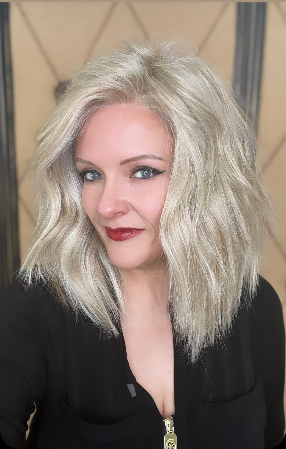Marcie Mertz @wig.obsessed wearing BIG SPENDER by RAQUEL WELCH WIGS in color RL19/23 BISCUIT | Light Ash Blonde Evenly Blended with Cool Platinum Blonde