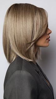 MODEL is wearing ILA in color GREIGE-R | A perfect blend of silver-grey and beige tones with medium brown root