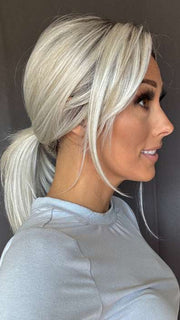 Nichole Corbett @nicholealee wearing James by Estetica in color SILVERSUN/RT8 | Iced Blonde Dusted with Soft Sand and Golden Brown Roots