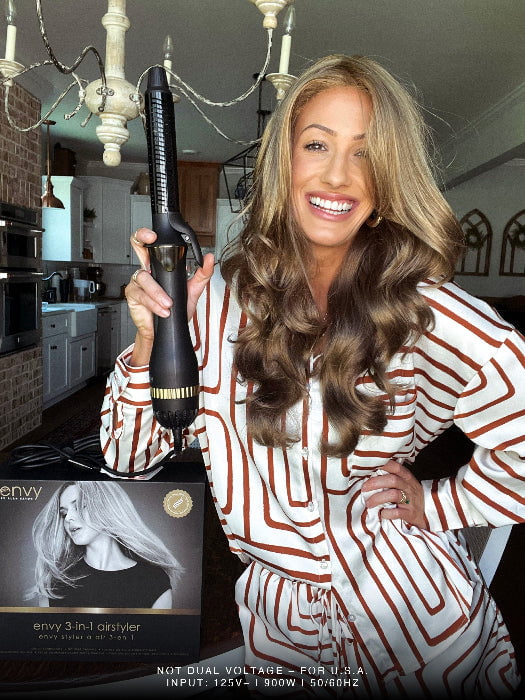 Jenna @jenna_fail shows her refreshed bouncy curls on Brianna by Envy in Mocha Frost using the 3-in-1 Airstyler. Not Dual Voltage -For USA 
Input:12V~ | 900W | 50/60Hz