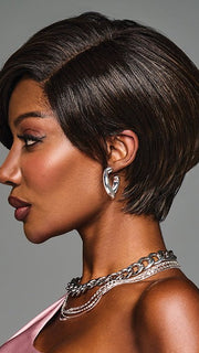 The temple to temple lace front and monofilament side part allow the appearance of a natural hairline