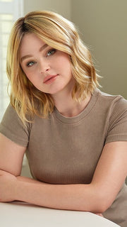 Model is wearing Charlotte Large in BUTTERSCOTCH SHADOW | A blend of Strong, Golden Blonde and Light Blonde with Dark Brown Roots
