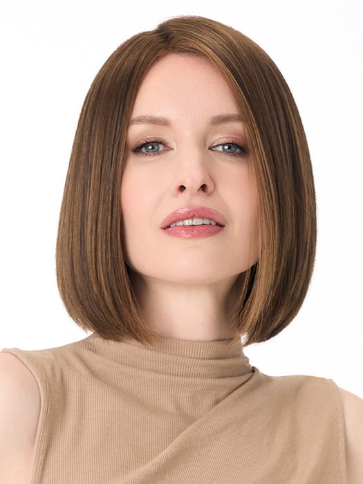 Model is wearing LONDON by ENVY in color MEDIUM-BROWN | Medium Brown with natural highlights