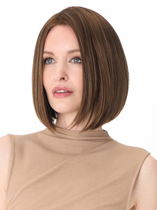 Model is wearing LONDON by ENVY in color MEDIUM-BROWN | Medium Brown with natural highlights