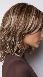 Model is wearing LORYN in SNOWY UMBER R | Medium Ginger Brown base with White Blond highlights
