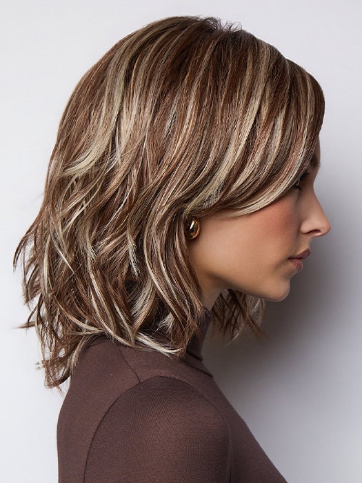 Model is wearing LORYN in SNOWY UMBER R | Medium Ginger Brown base with White Blond highlights