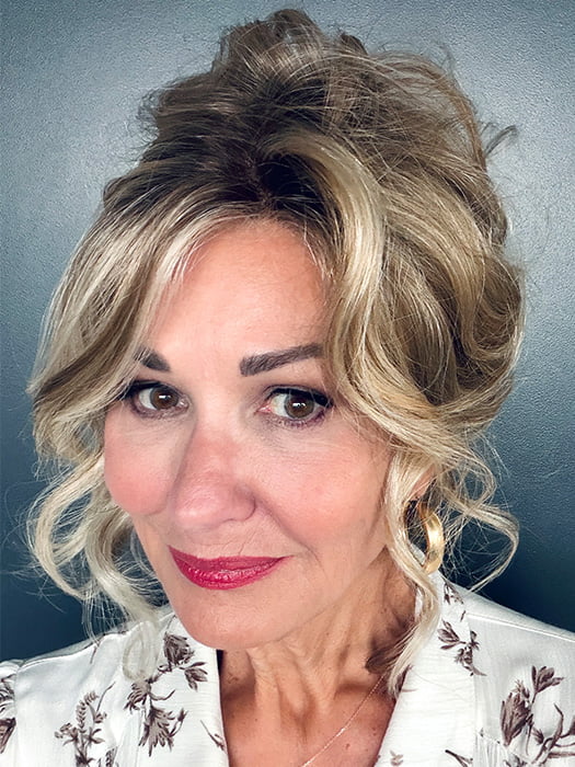 Ellen @aging.with.ellen is wearing MILA by JON RENAU in color 12FS8 SHADED PRALINE | Light Gold Brown, Light Natural Gold Blonde & Pale Natural Gold-Blonde Blend, Shaded with Medium Brown