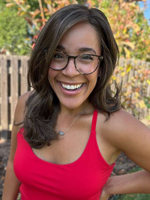 Brea @getwiggywithbrea wearing MIRANDA by JON RENAU in color 8RH14 MOUSSE CAKE | Medium Brown with 33% Medium Natural Blonde Highlights