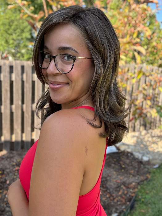 Brea @getwiggywithbrea wearing MIRANDA by JON RENAU in color 8RH14 MOUSSE CAKE | Medium Brown with 33% Medium Natural Blonde Highlights