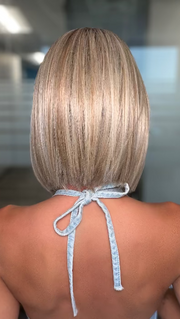 Roxie is wearing MISS COMFORT by ELLEN WILLE in PEARL BLONDE ROOTED 101.24.20 | Pearl Platinum, Lightest Ash Blonde and Light Strawberry Blonde Blend with Dark Shaded RootsShaded Roots